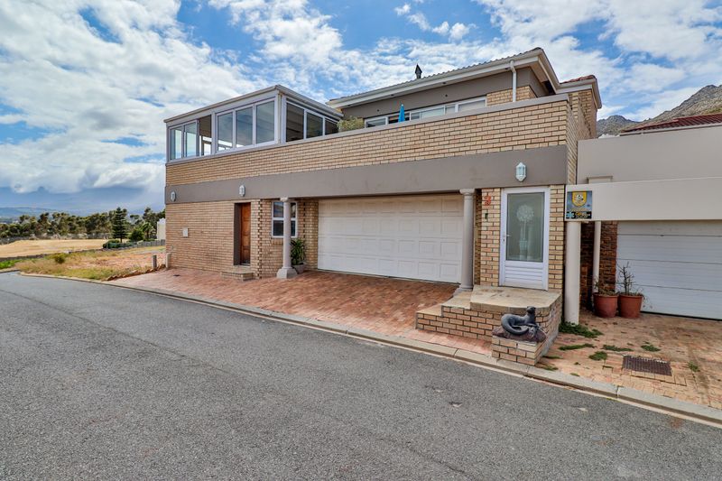 GORDONS BAY - FAMILY HOME TO LET