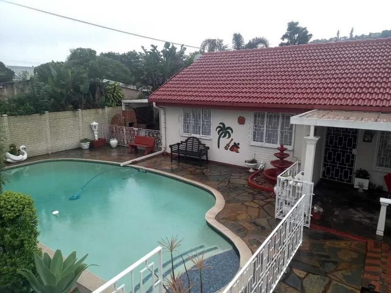 4 bedroom business premises with pool and entertainment area