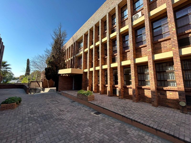 Alto level house | Office to let in Randburg