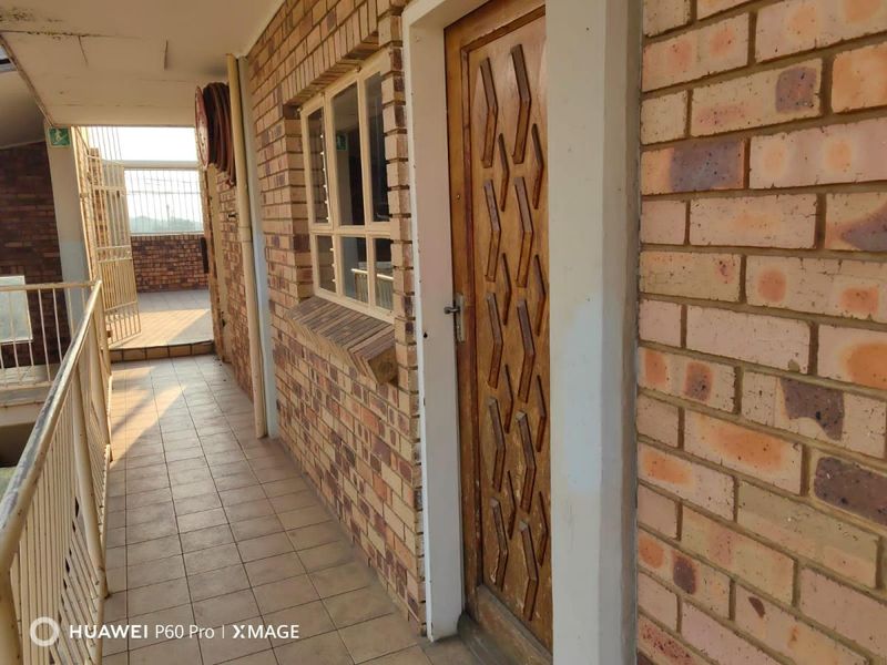 2 Bedroom Flat for sale in Silverton, Pretoria