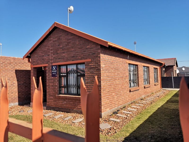 3 Bedroom House For Sale in Mandela View
