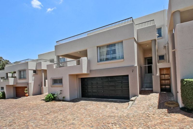 Spacious Secure Townhouse  with Magnificent Views