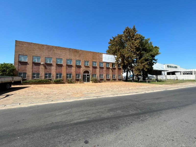 Brackenfell Industrial | 2150sqm Freestanding Warehouse and office with 2800sqm yard To Rent