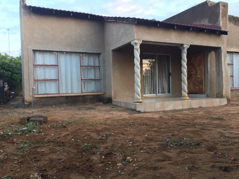 A 3 BEDROOM HOUSE FOR SALE IN MANDELA VILLAGE-R450 000 negotiable