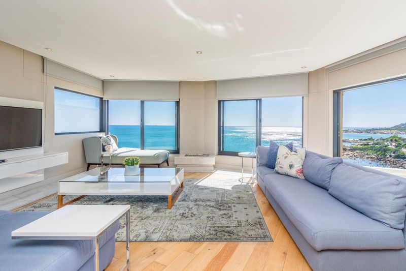 Contemporary / great location / lock-up-and-go / panoramic sea views