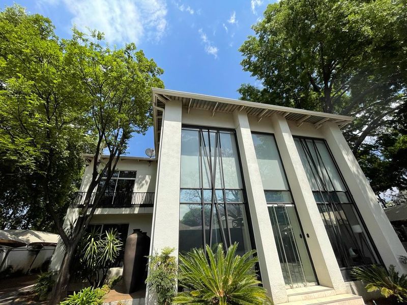 550sqm Free standing office building available for rental in Rosebank