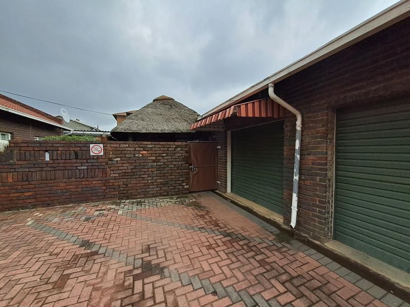 2 Bedroom Townhouse for sale in Rustenburg Central