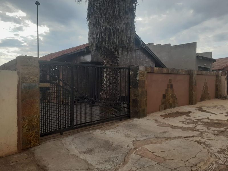 3 Bedroom House For Sale Mohlakeng Ext 3