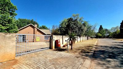3 Bedroom house in Stilfontein Ext 4 For Sale