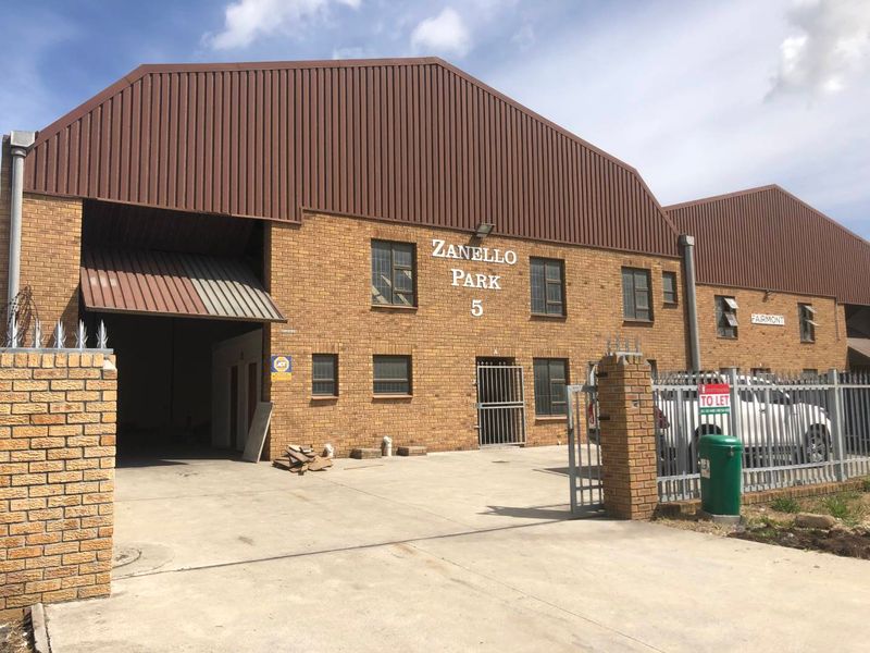 Neat warehouse with excellent height to let in Montague Gardens.