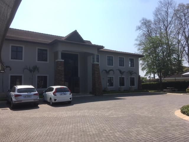 350m² Commercial To Let in Kloof at R135.00 per m²