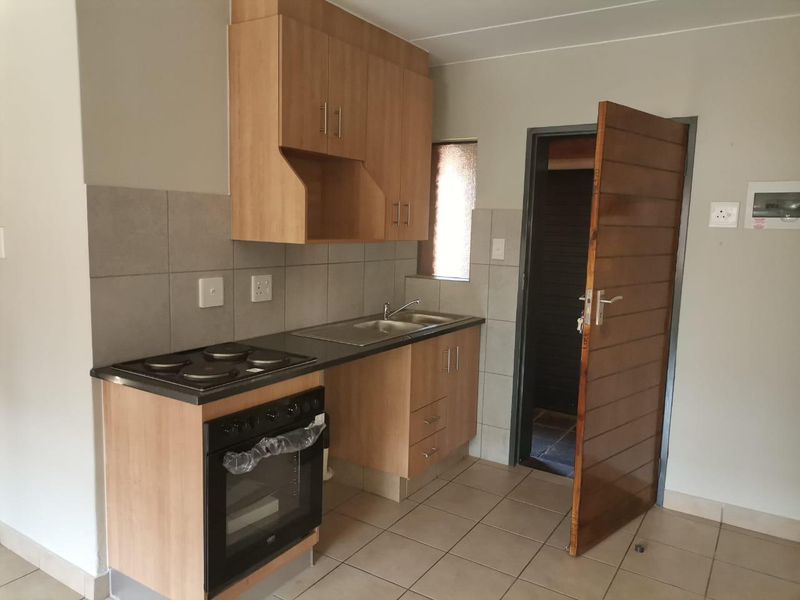 2 Bedroom Apartment To Let in Olifantsvlei