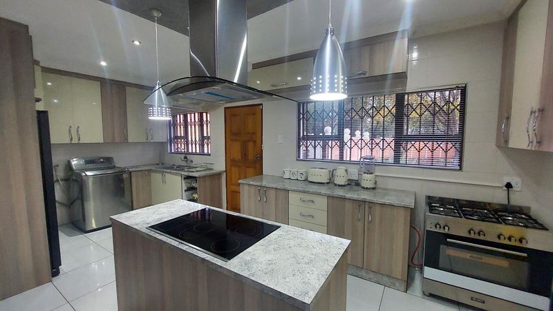4 Bedroom House For Sale in Three Rivers East