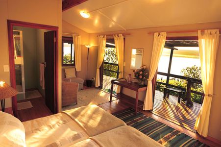 Mudlark River Front Lodge