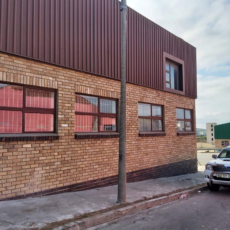 Warehouse/manufacturing facility to let on Commercial road.