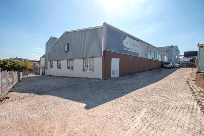 Prime Showroom/Office/Warehouse Building For Sale in Barbeque Downs