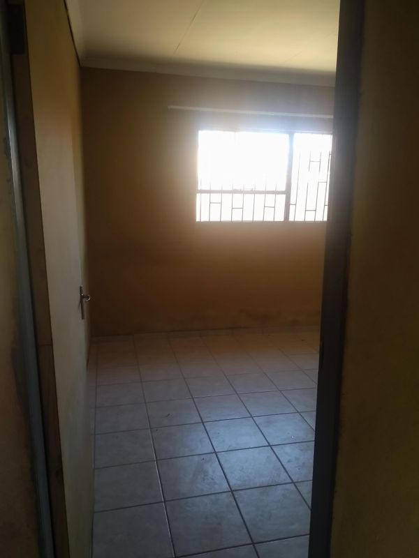 2 Bedroom Rooms for sale