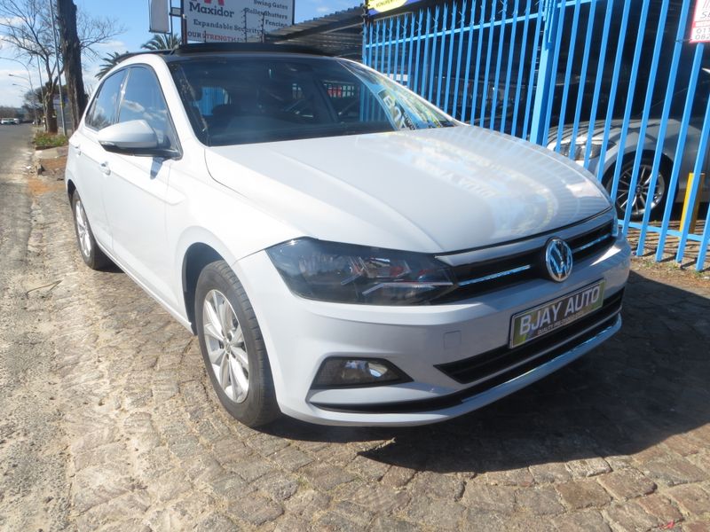 Volkswagen Polo 1.0 Comfortline DSG, White with 88000km, for sale!