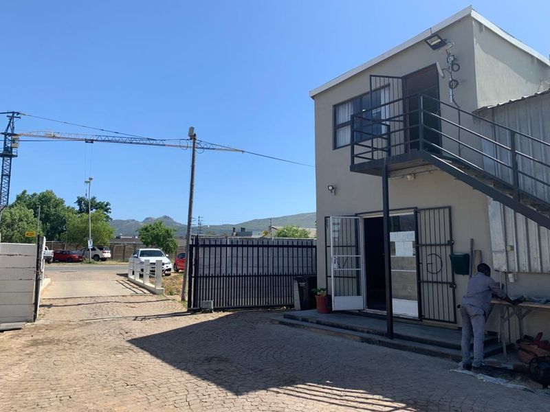 INDUSTRIAL UNIT FOR SALE IN PRIME LOCATION PAARL