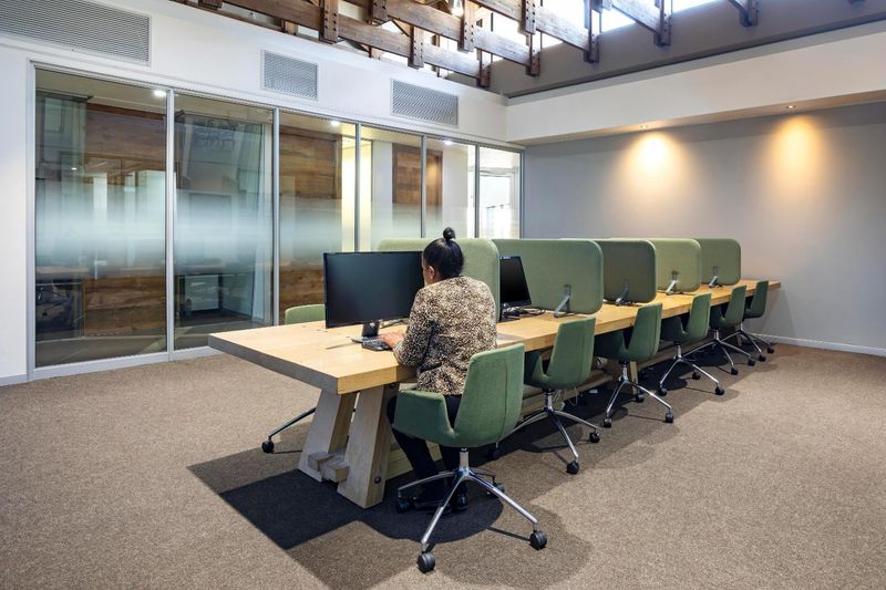 All-inclusive access to coworking space in Regus Lynnwood Bridge