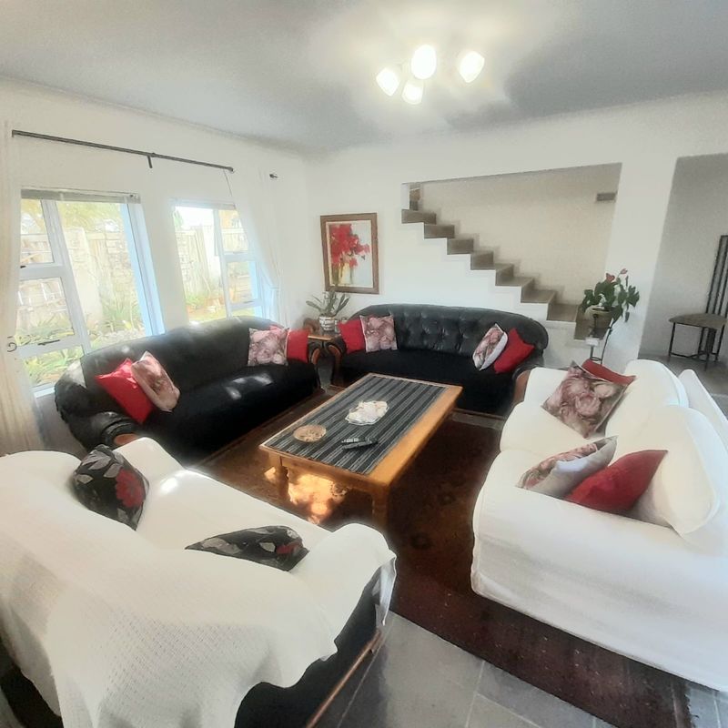 Nothing to be said, just walk in and enjoy this Canal  Home