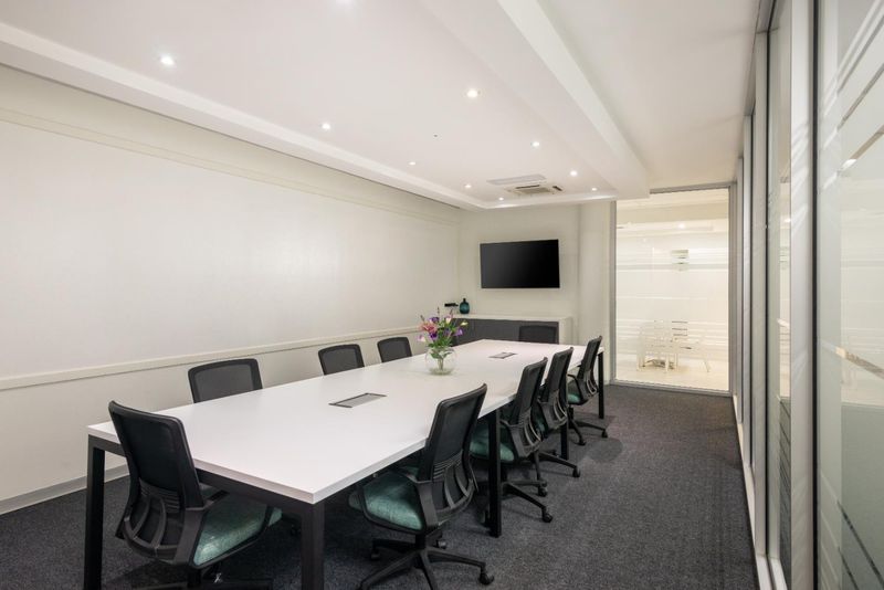 Open plan office space for 10 persons in Regus Waterfall City