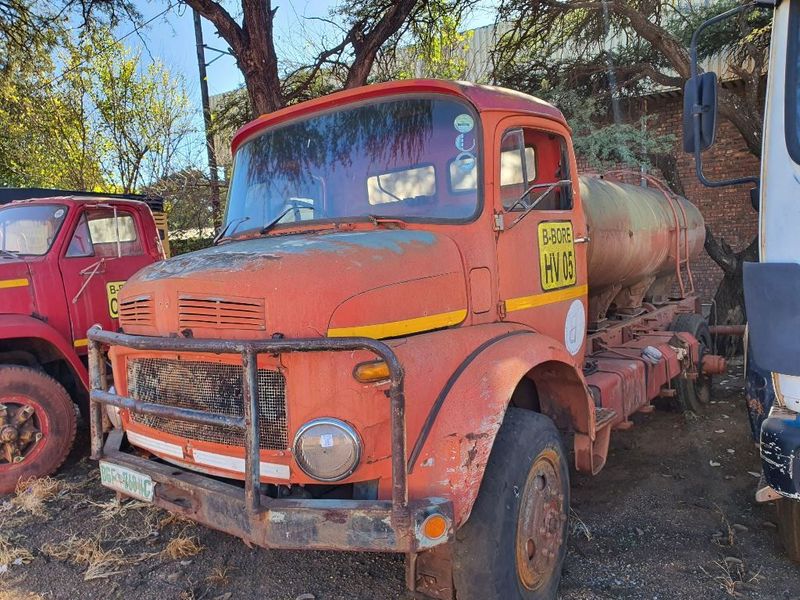 Mercedes-Benz 1113 Tanker Truck