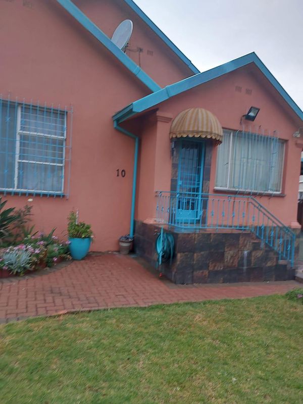 Big Yard, spacious 3 bedroom house to rent - Private Viewing
