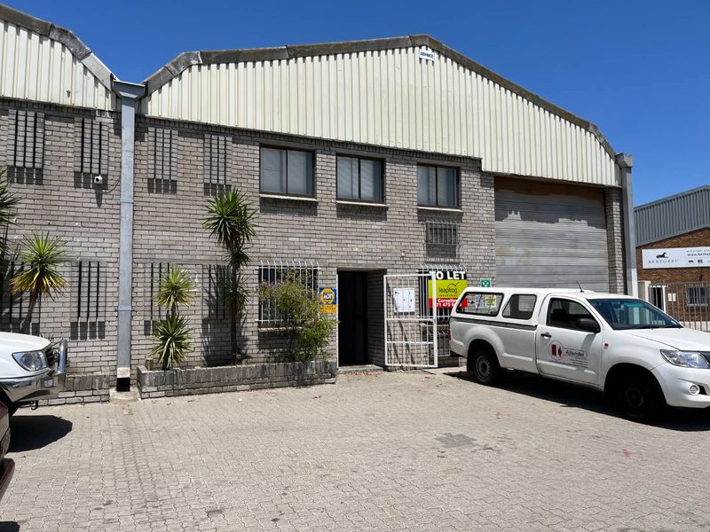 Neat Warehouse To Let In Montague Gardens
