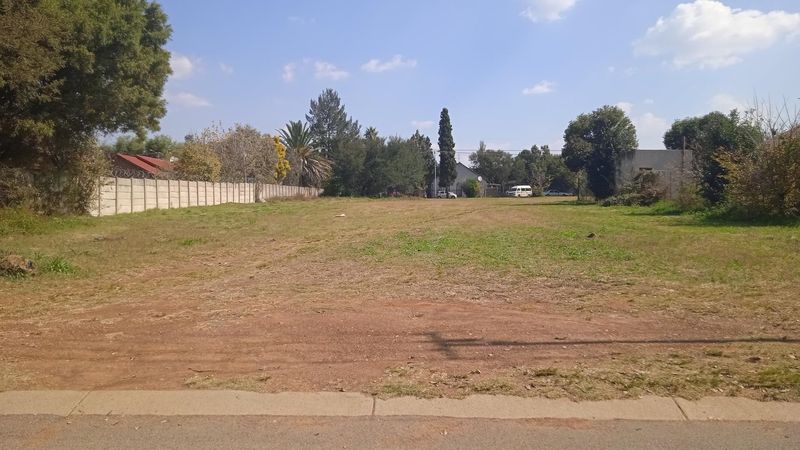 VACANT  STANDS IN KIBLER PARK SELLING &#64; R 550 000