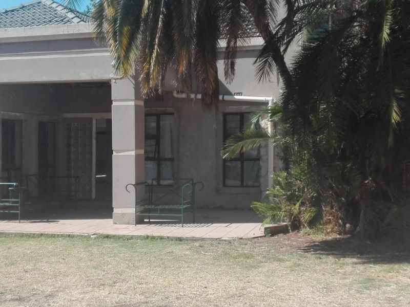 A magnificent 5 bedroomed double storey for sale in Hazel Park, Lambton