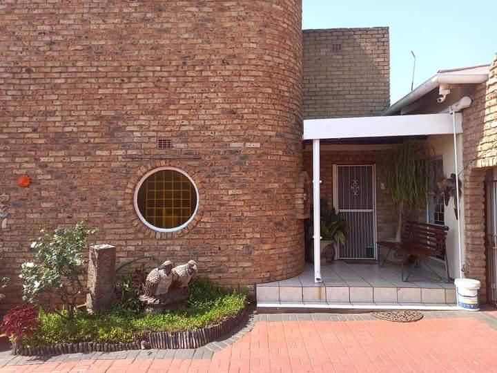 3 Bedroom House with Granny Flat for Sale in Carletonville
