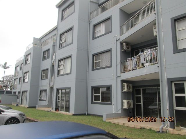 Awesome 2 bedroom apartment in Athlone Park.