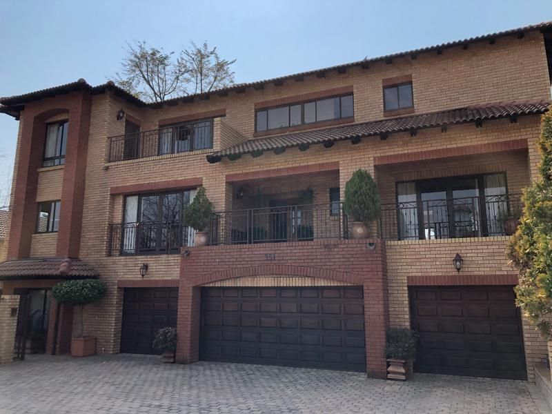 4 Bedroom House for Sale in Ruimsig Country Estate.