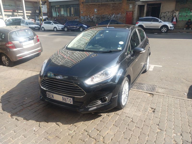 2018 Ford Fiesta 1.0 EcoBoost Titanium AT, Black with 77000km available now!