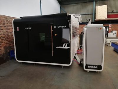 1000w Fiber cutting machine arrived auto feeder whole covered