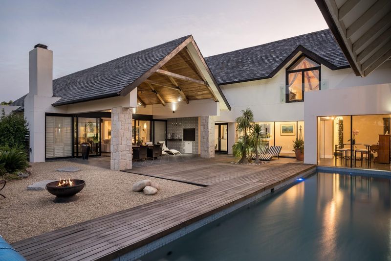 MAJESTIC FAMILY HOME IN A PRIME POSITION ON THE EXCLUSIVE PEARL VALLEY GOLF ESTATE