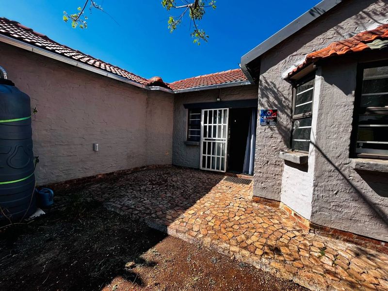 3 Bedroom Modern townhouse for sale in Mooivalleipark