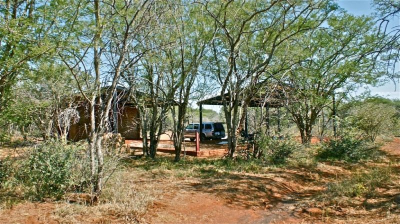 5ha small holding semi-built, with shares in all the wildlife in Northam Limpopo.