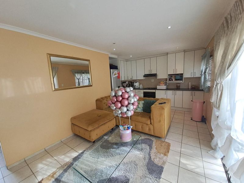 Modern two-bedroom townhouse in Quarry View, Southernwood
