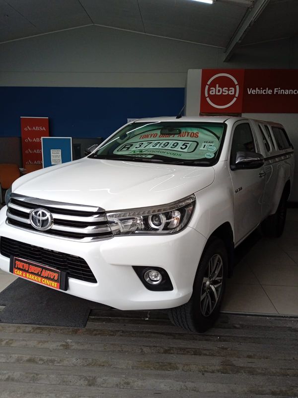 2017 Toyota Hilux 2.8 GD-6 4X4 RB Raider AUTOMATIC IN GOOD CONDITION CALL BATTE NOW &#64; 071 464 11