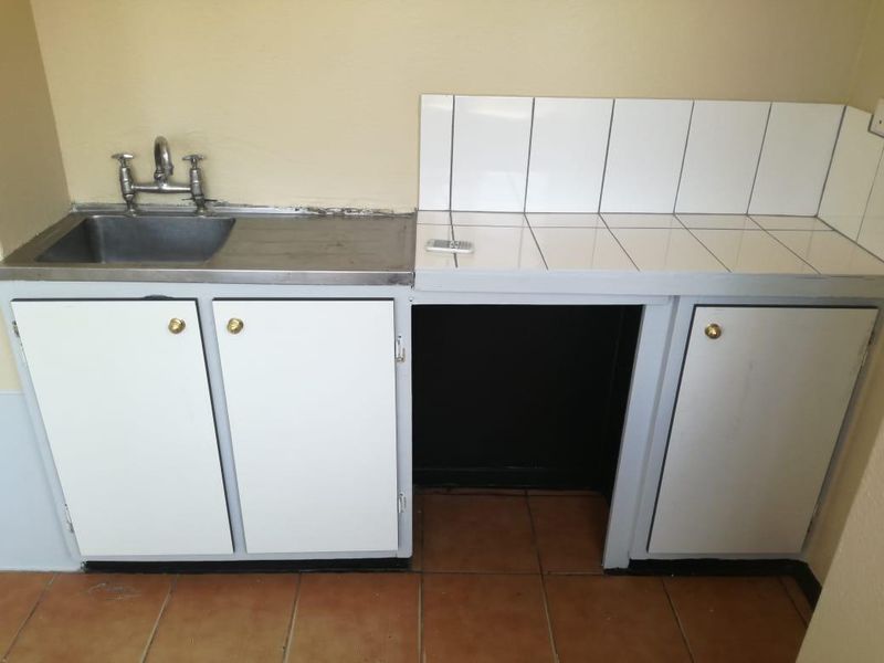 Studio Apartment for Sale in Durban CBD-Cash Buyers Only!!!!(No Bond Available)