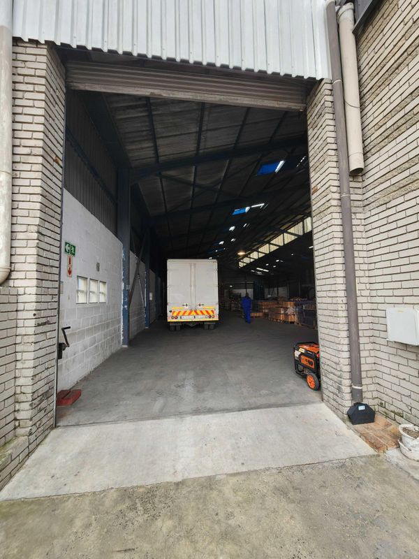 Industrial warehouse to rent | to let | to lease in Blackheath