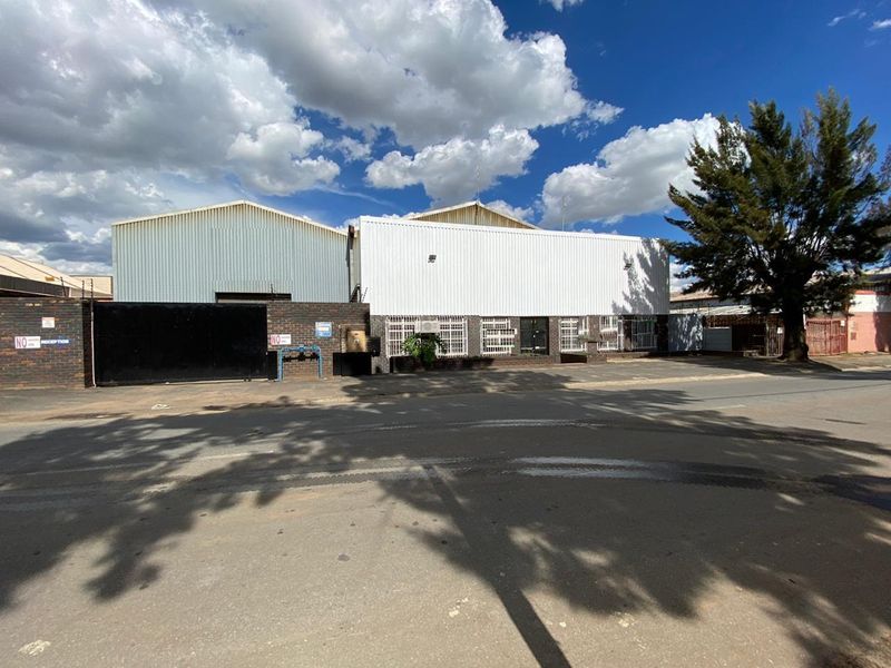 Stand alone industrial building available to let / for sale, Knights