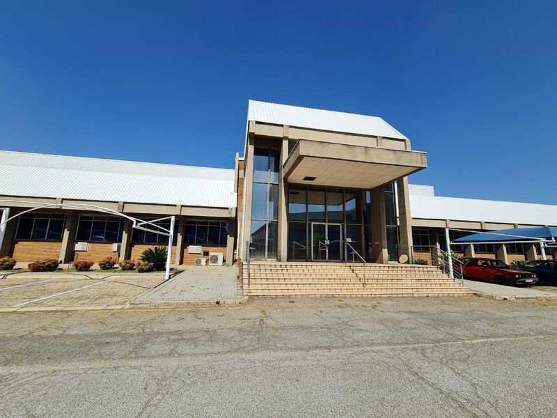 Large manufacturing facility available for rent in Roodekop