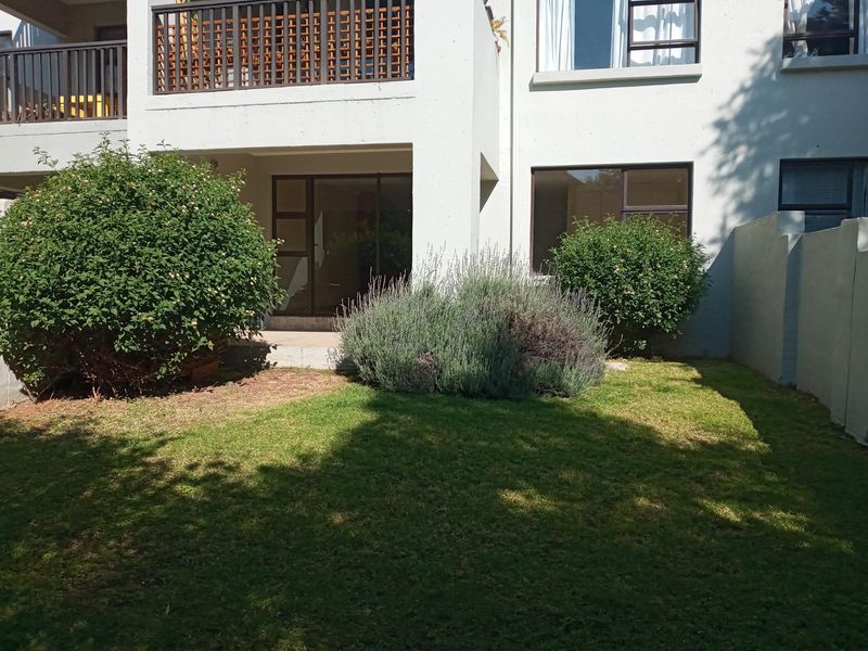 LARGE 1 BED GARDEN APARTMENT