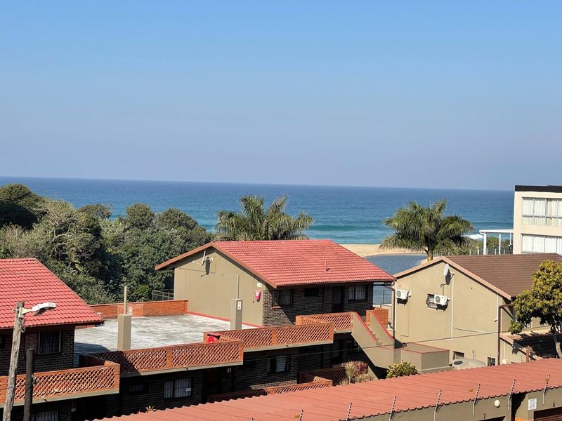 Bargain studio apartment with sea views and walking distance to Main beach and CBD