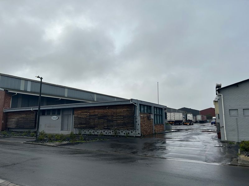 Neat, Well located factory with covered loading and large yard