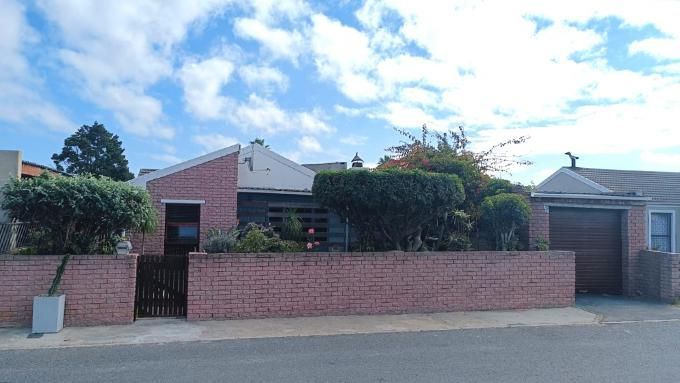 5 Bedroom with 2 Bathroom House For Sale Western Cape