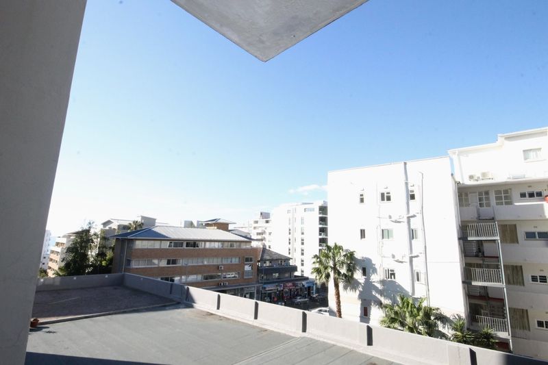 Lovely unfurnished 3 bedroom apartment in the heart of Sea Point!